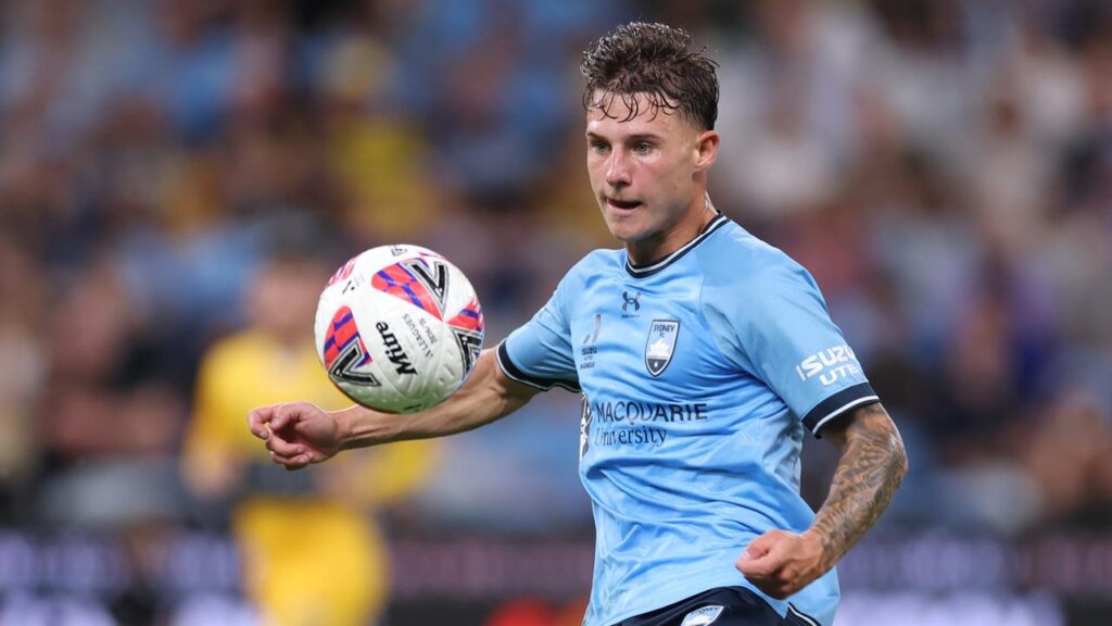 Former Sydney FC forward Adrian Segecic is the latest Aussie to now call the south of England home.