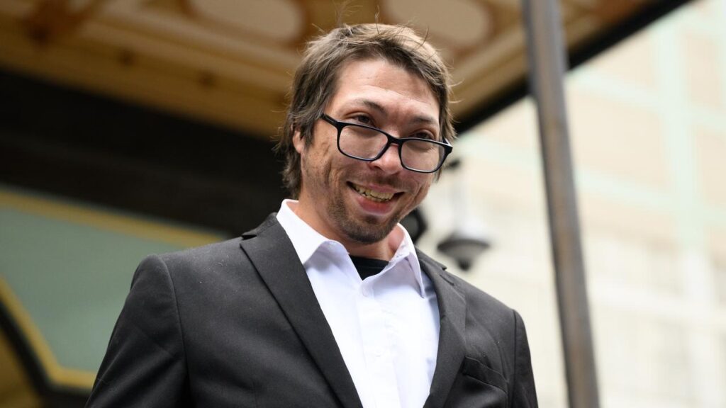 Anthony Mitchell has had his conviction quashed for performing a Nazi salute near a Jewish museum.
