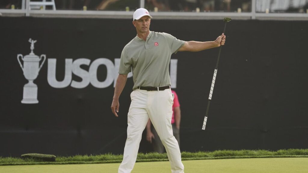 Adam Scott tamed fearsome Oakmont in the third round of the US Open.
