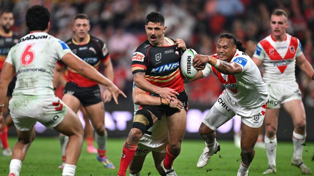 An all-stitched up Jeremy Marshall-King (c) was hard to stop against St George Illawarra Dragons.
