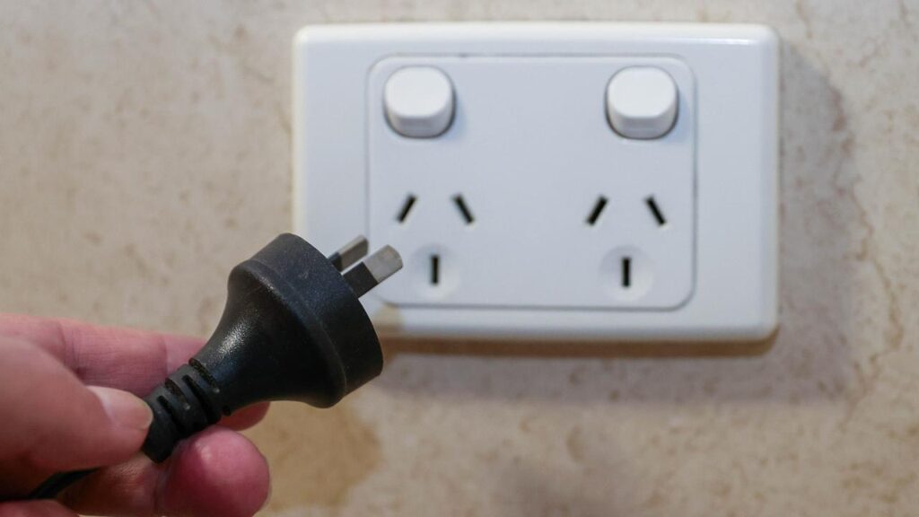 The federal government is flagging changes which could force power retailers to offer better deals.
