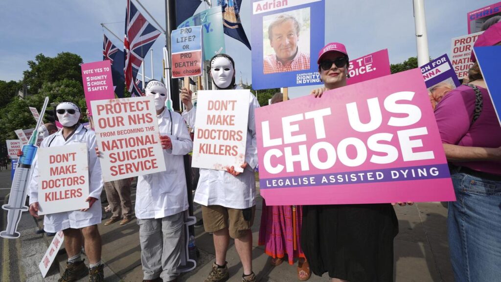 Hundreds of people for and against assisted dying have rallied outside parliament in London.