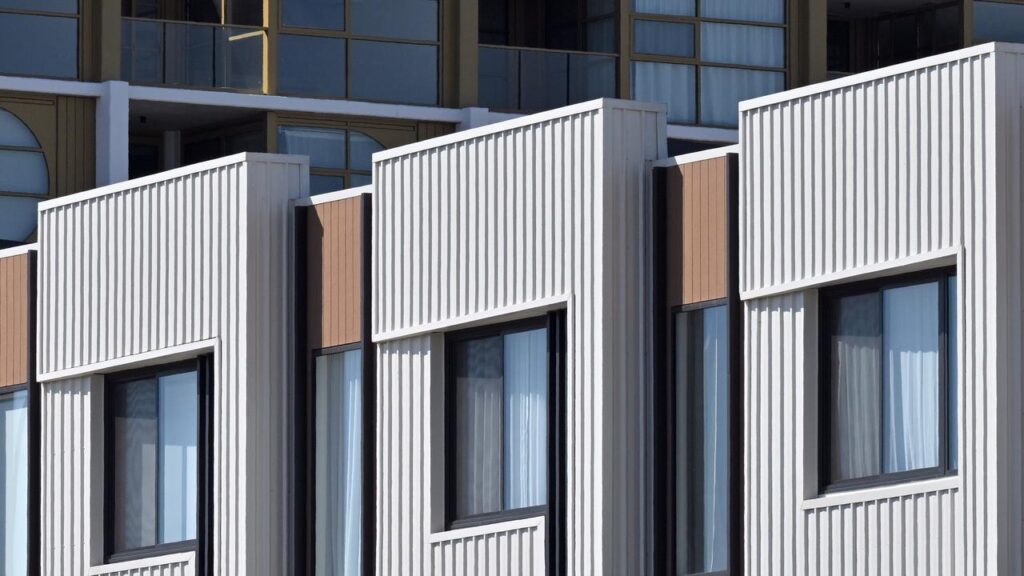 The federal government is gunning for over-bearing regulation as it pushes to get new homes built.