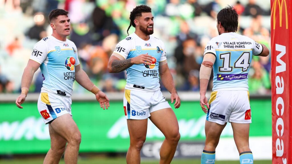 Jojo Fifita (c) has extended his time with the Gold Coast Titans by another two years.