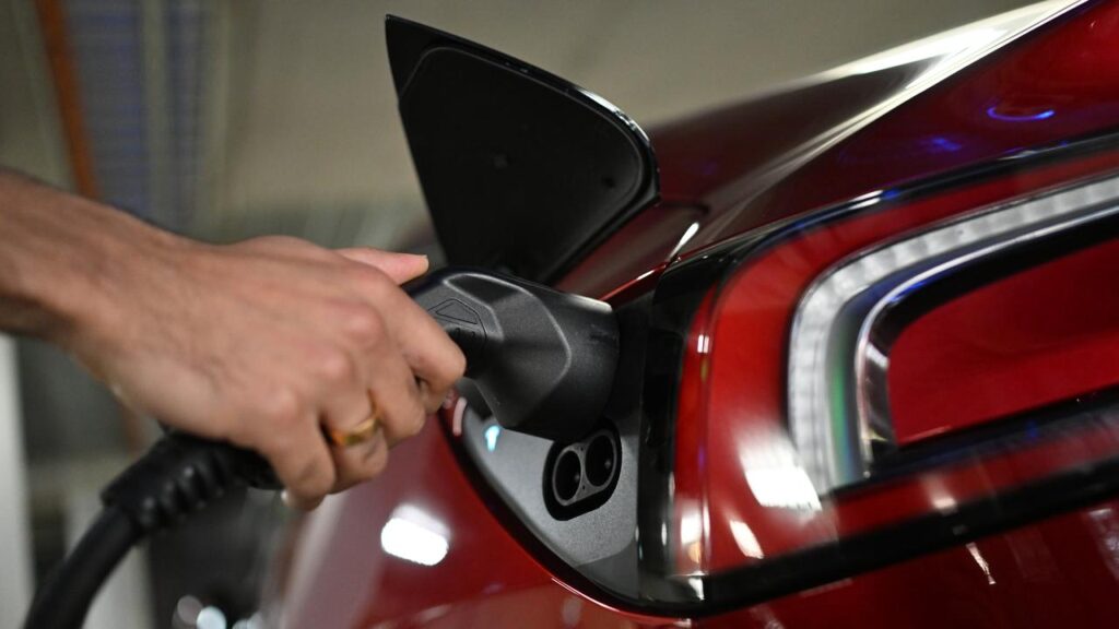 Debunking myths about electric vehicles only has a small effect on people’s beliefs, a study shows.