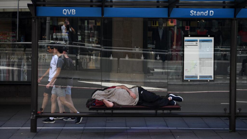 Workers trying to help rough sleepers are among those struggling to find homes, a report shows.