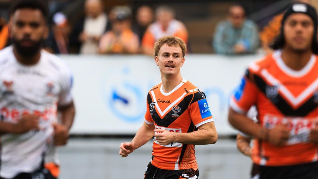 A Tigers star has come out and apologised for his criticism of now ex-Tiger Lachlan Galvin.
