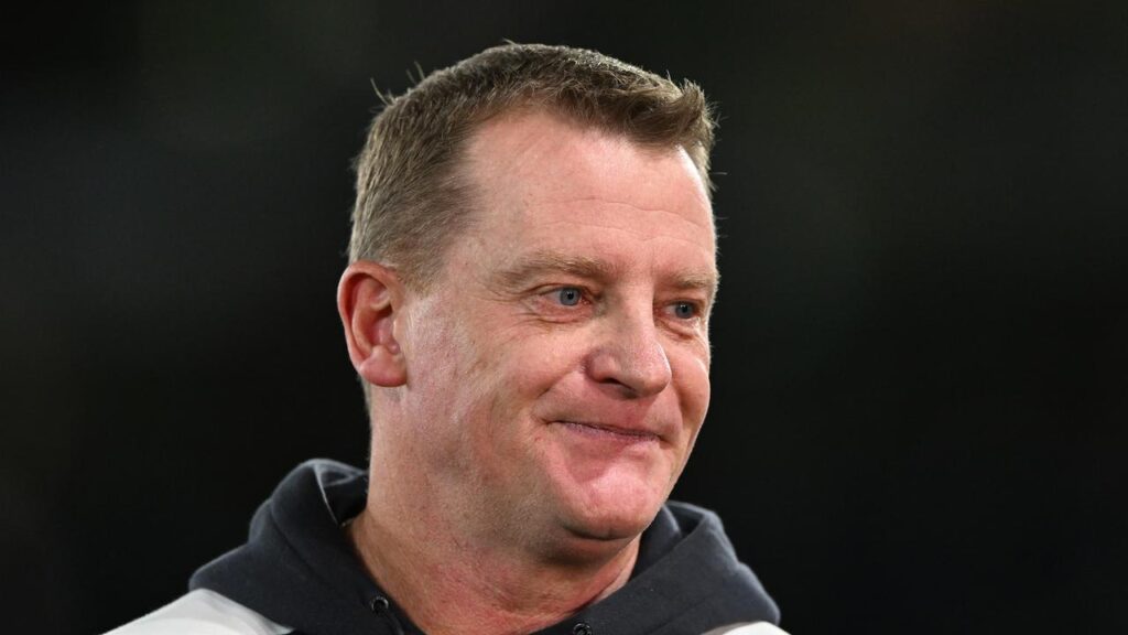 Carlton coach Michael Voss reckons ball-ups should be called after player-umpire collisions.