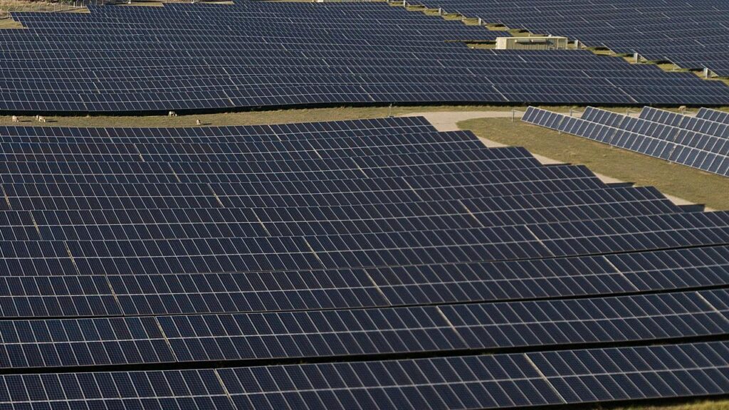 Australia will face an energy and climate policy crisis without more investment in renewable energy.
