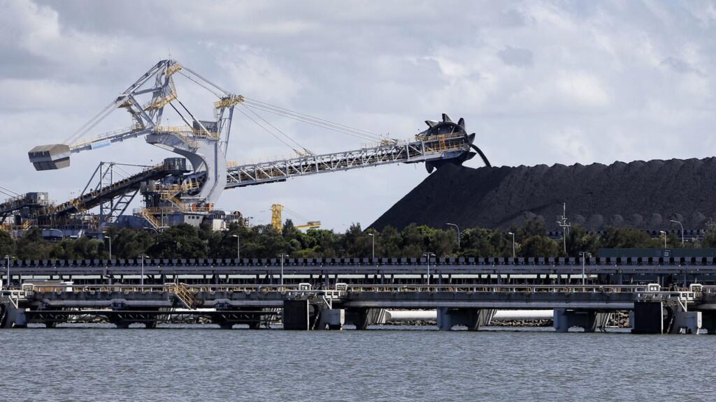 Banks should cut support for coal projects which produce methane, a report has found.