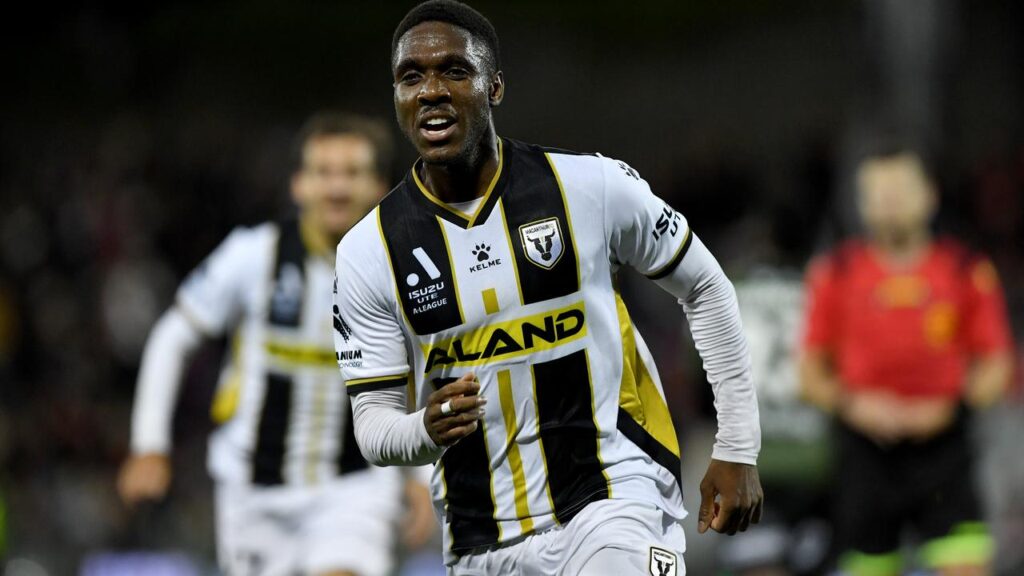 Former Adelaide and Macarthur player Al Hassan Toure has signed a two-year deal with Sydney FC.