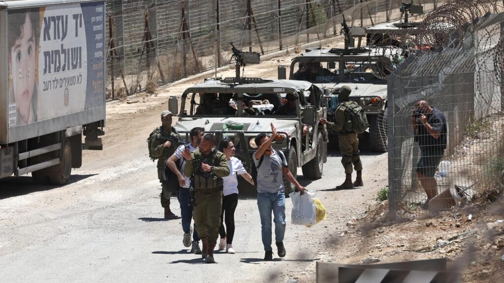 Druze people are making their way back to Syria after a ceasefire agreement was reached.