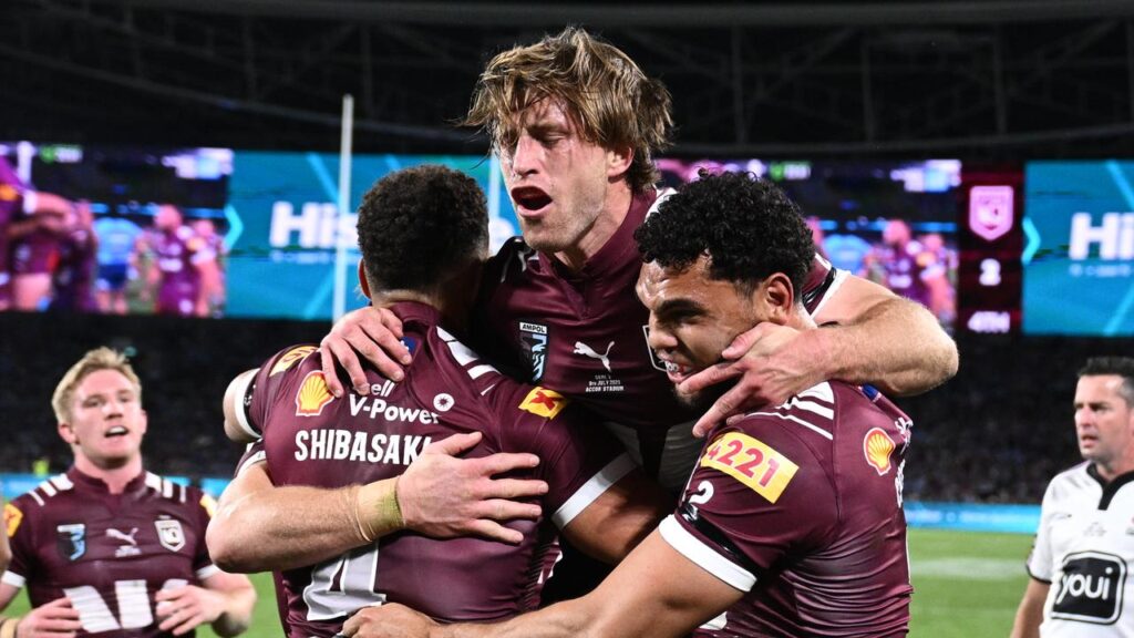 Cameron Munster (c), who lost his father days earlier, led the Maroons to a stirring victory.