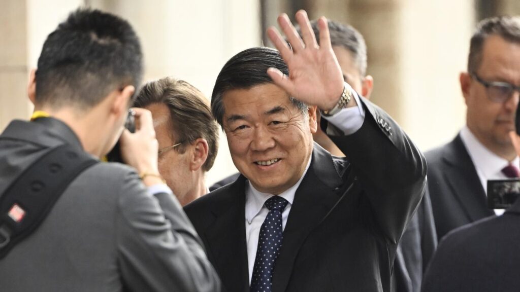 Chinese Vice Premier He Lifeng and his team have arrived in Stockholm for talks with US delegates.
