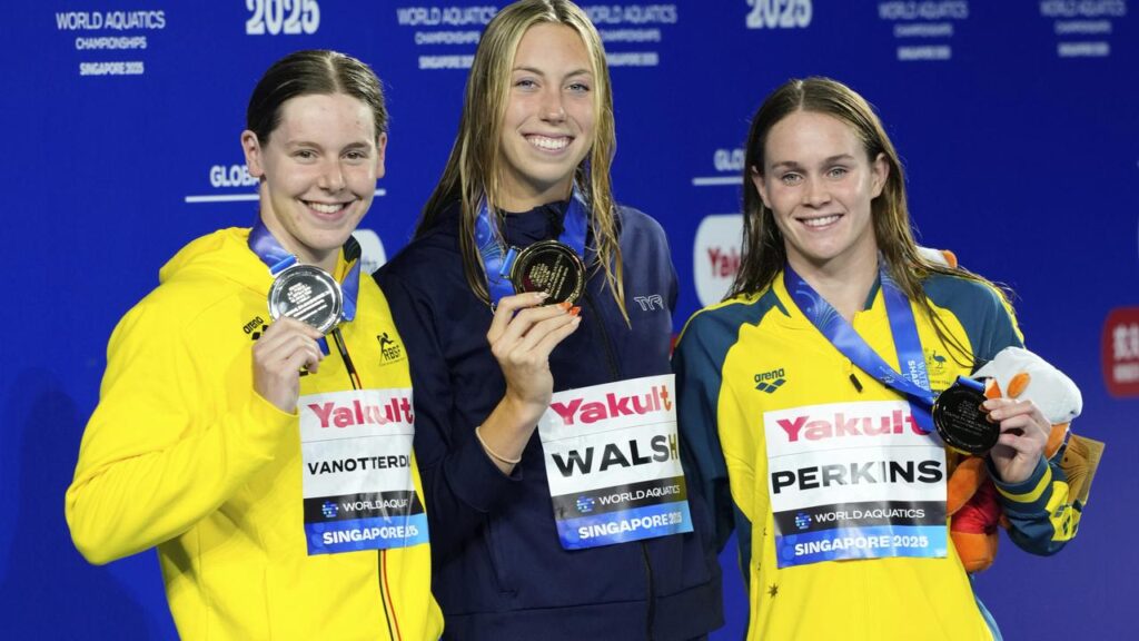 Australia’s Alexandria Perkins (r) has won world championships bronze in the women’s 100m butterfly.