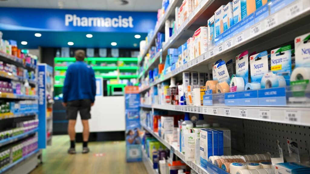 The federal government will seek to cut the maximum cost of prescriptions when parliament resumes.
