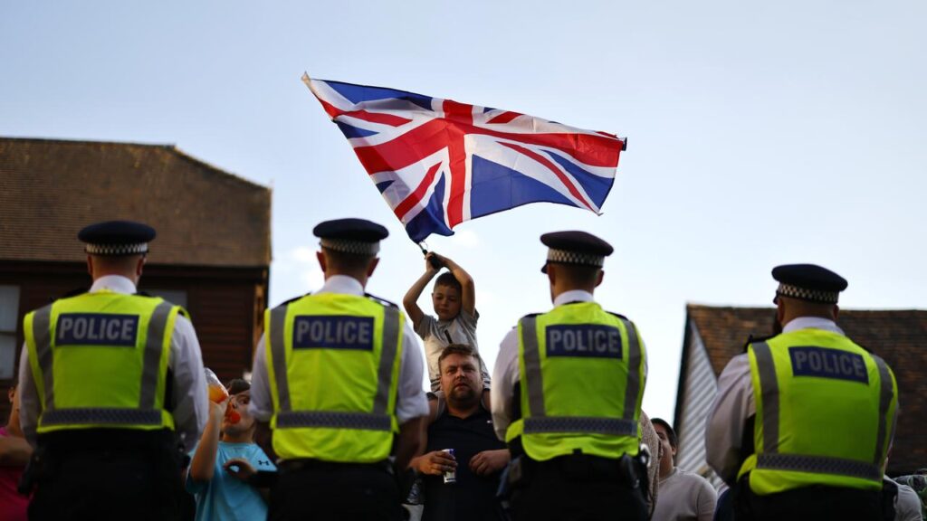 Mounted police were brought in to separate rival groups and there were some scuffles.
