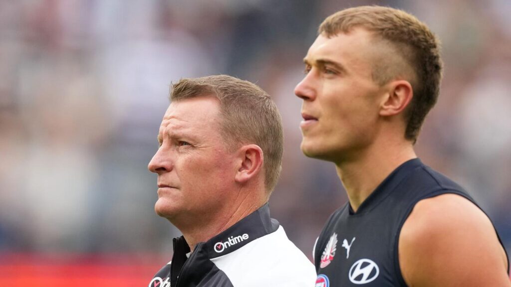 Skipper Patrick Cripps (r) says Carlton players are right behind coach Michael Voss.
