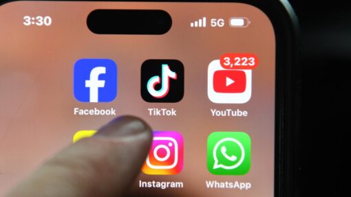 SOCIAL MEDIA APPS STOCK