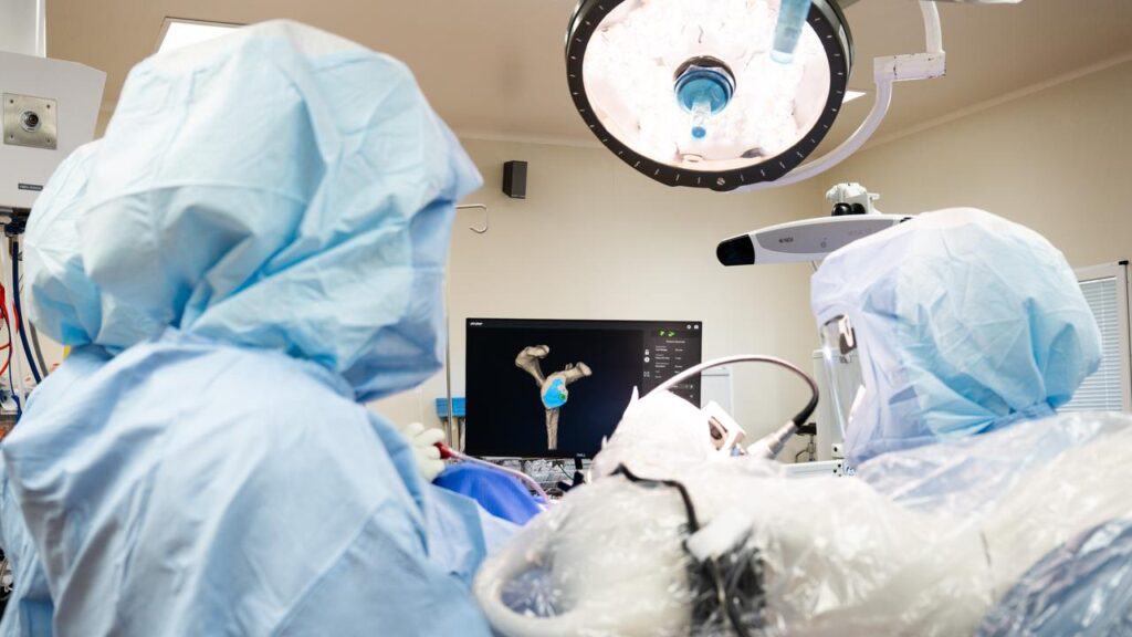 A robot has performed shoulder replacement surgery for the first time in Australia.
