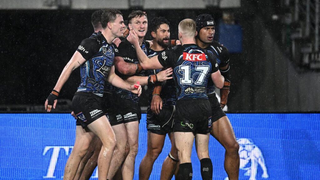 Canterbury have compounded the Warriors’ top-four chances with a 32-14 win at a wet Accor Stadium.