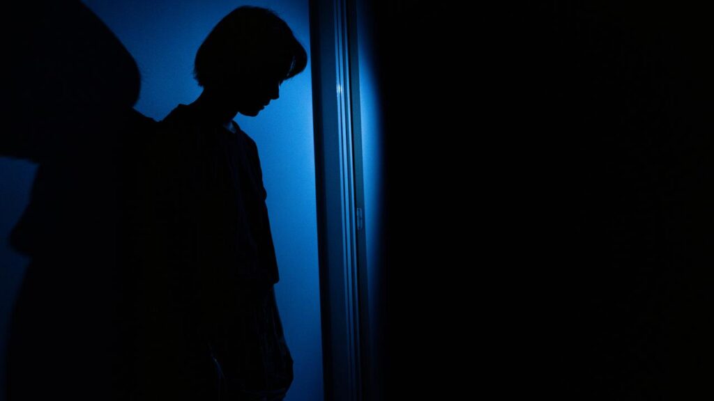 A review has shown 93 per cent of calls to a Queensland domestic hotline went unanswered.