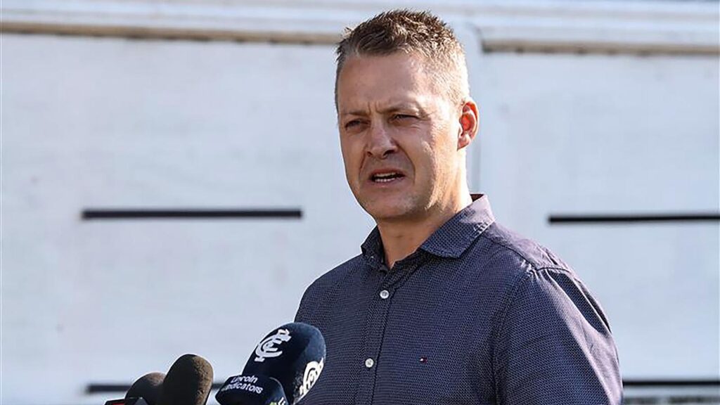 Brad Lloyd will end his seven-year tenure as Carlton football manager in a fortnight.