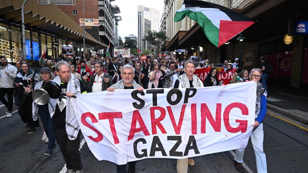 Thousands of people want to protest across the Sydney Harbour Bridge in support of Palestine.