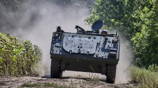Ukrainian servicemen train