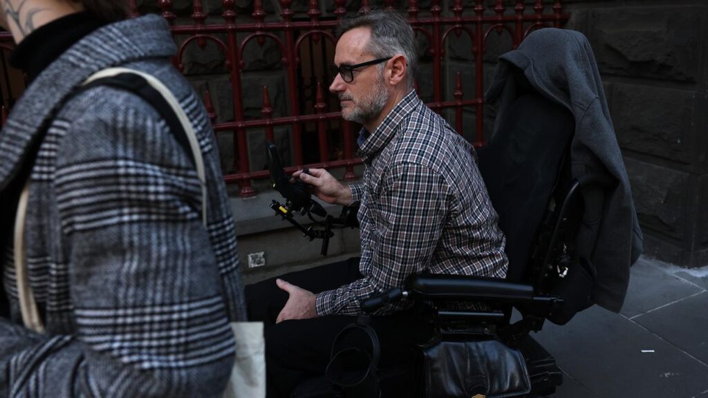 Mark Ludbrook, who uses a wheelchair, walked for 90 minutes before killing a friend, a jury heard.