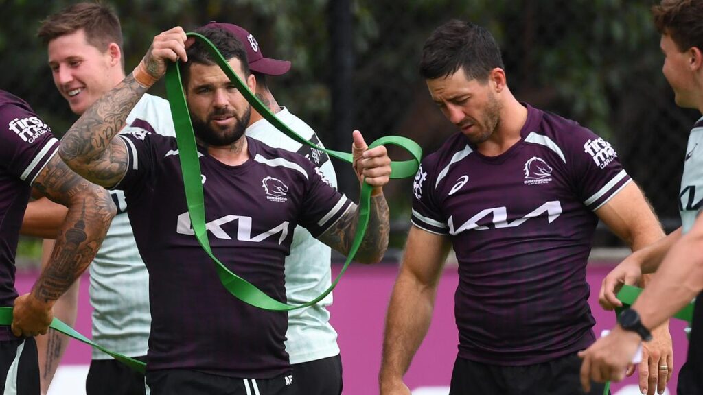 Adam Reynolds (l) knows his Brisbane No.7 replacement Ben Hunt (r) is no novice.
