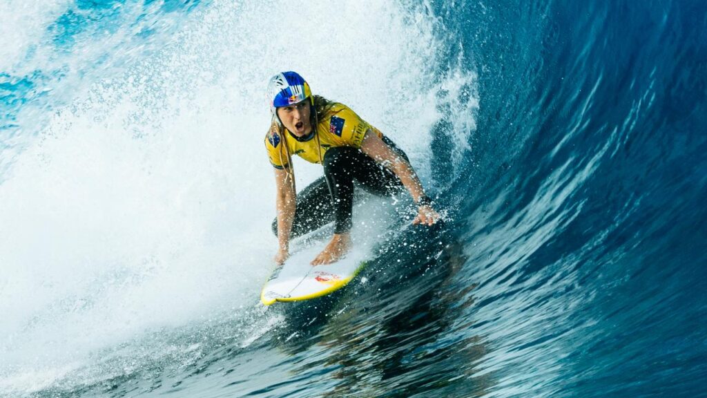 Aussie Molly Picklum has stormed to victory in the Tahiti Pro decider at a pumping Teahupo’o.
