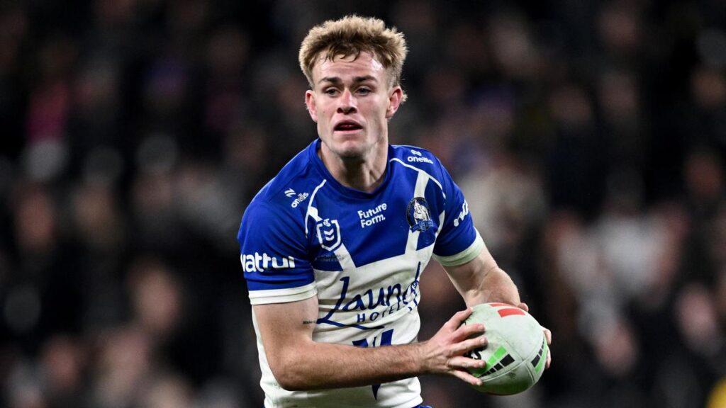 Bulldogs No.7 Lachlan Galvin is on track to overcome a hand injury to take on the Warriors.
