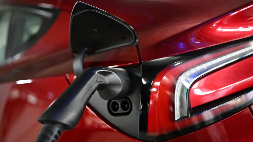 Battery checks on electric cars could prompt more buyers to opt for second-hand models.