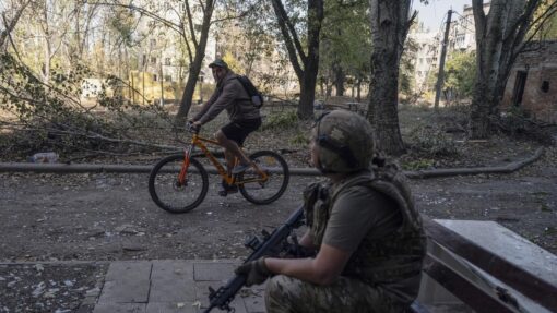 Ukrainian servicemen along the frontline
