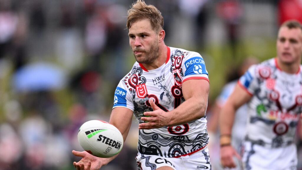 Jack de Belin will rip in one last time wearing Dragons colours before joining an NRL rival in 2026.
