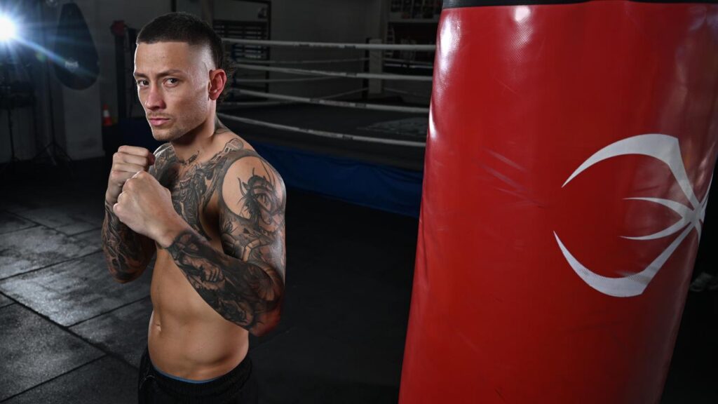 Australian boxer Liam Paro is lining up a knockout blow for his bout against Frenchman David Papot.

