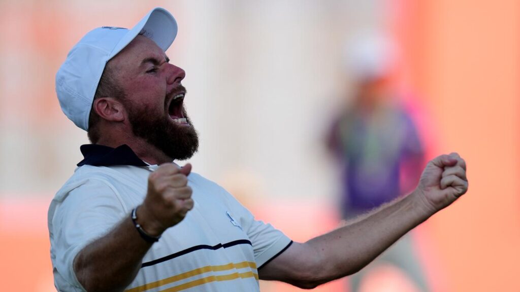 Ireland’s Shane Lowry has drained a crucial putt to ensure Europe retained the Ryder Cup.
