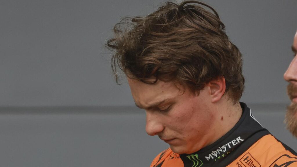 Oscar Piastri has ended up crashing into the barriers in qualifying at the Azerbaijan Grand Prix.