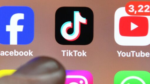 SOCIAL MEDIA APPS STOCK
