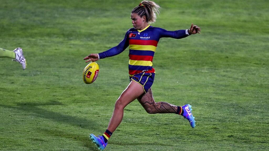 Anne Hatchard booted three final-quarter goals to secure a win for the Adelaide Crows.
