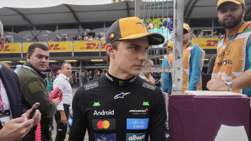 Oscar Piastri has completed a woeful weekend in Baku after crashing at the Azerbaijan Grand Prix.
