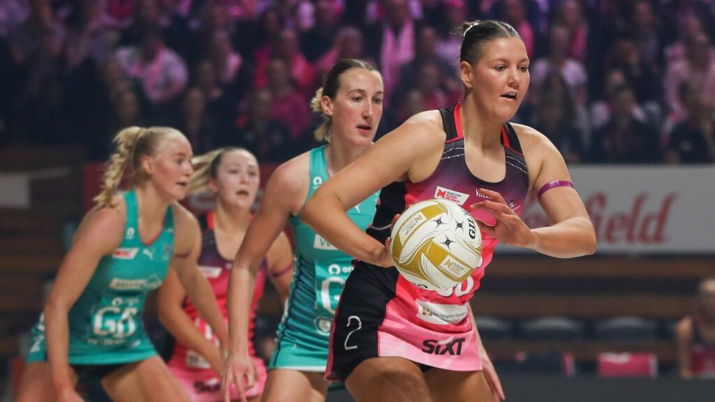 Former Thunderbird Lucy Austin has received a shock Diamonds call up for their South Africa series.
