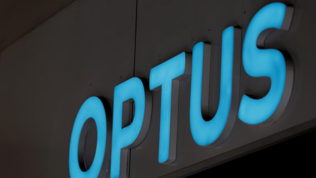 Optus has revealed a technical problem to triple-zero calls affected hundreds of customers.
