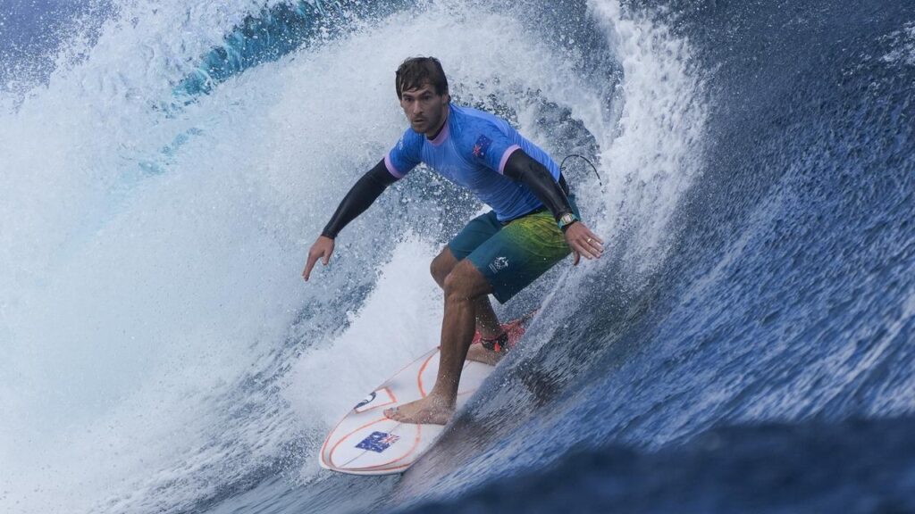Aussie Jack Robinson has suffered an early elimination at the WSL Finals in Fiji.