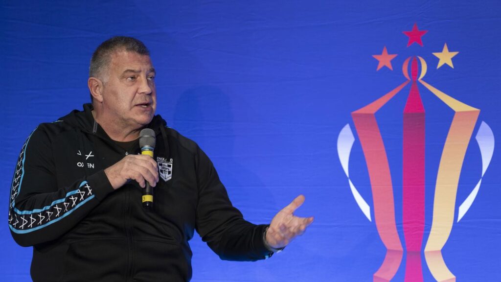 England coach Shaun Wane has made a big call for the first rugby league Ashes Test with Australia.