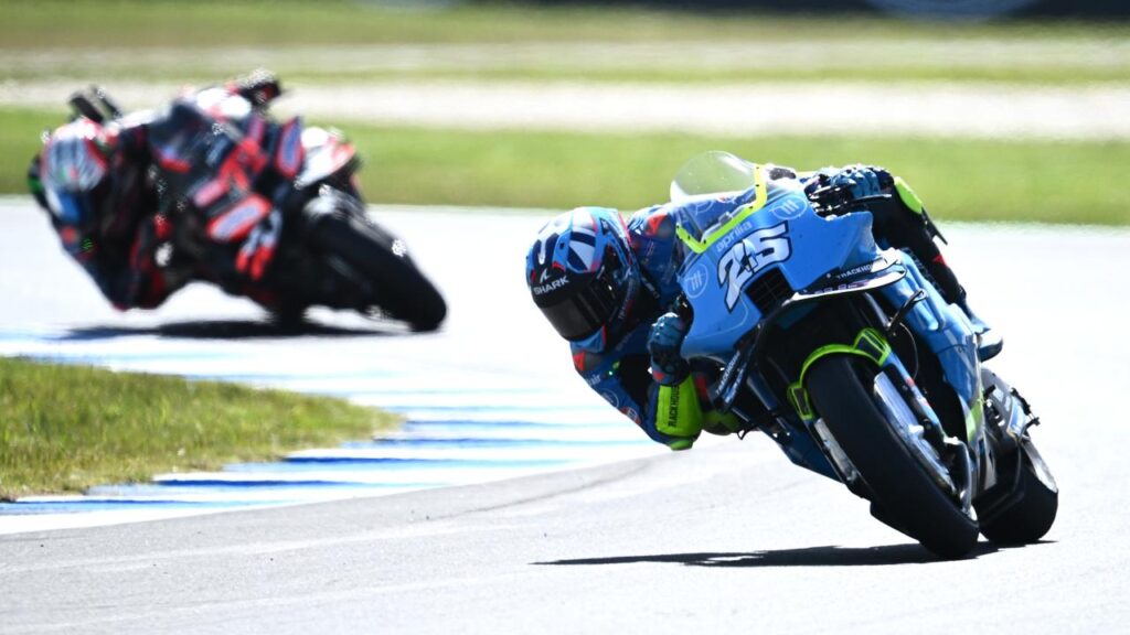 Raul Fernandez has broken through for his first MotoGP victory, winning at Phillip Island.