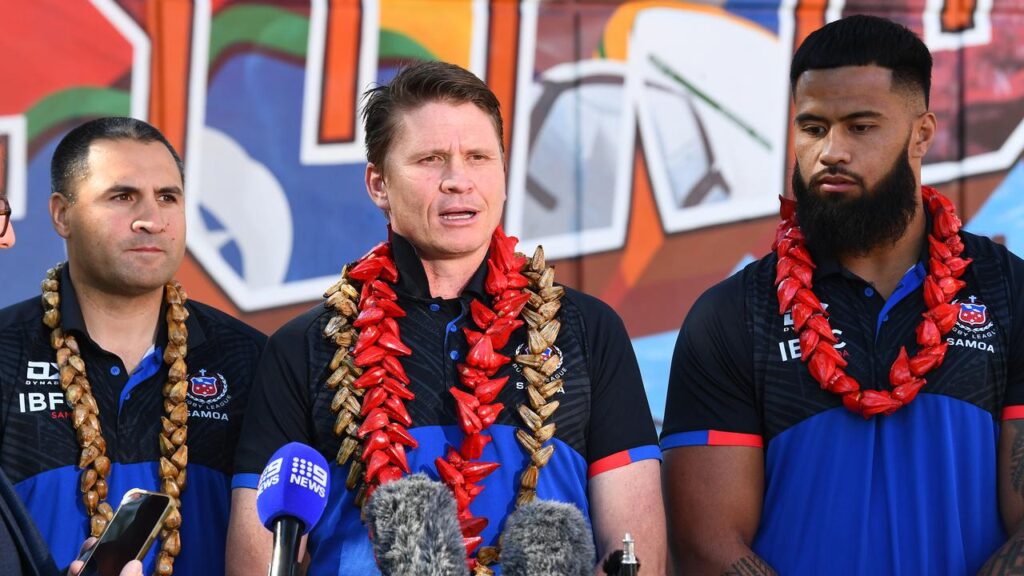 Samoa rugby league coach Ben Gardiner (c) wants current player elegibility rules retained.
