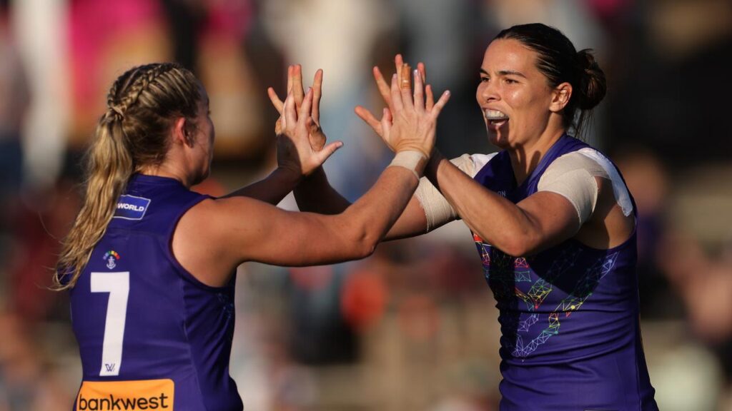 Tunisha Kikoak and Aisling McCarthy were key contributors as Fremantle edged out Melbourne.
