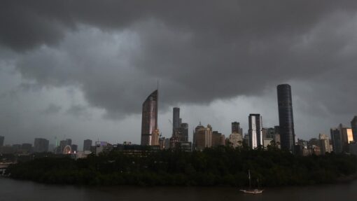 Thunderstorms, hail and winds leave homes without power HOT WEATHER BRISBANE